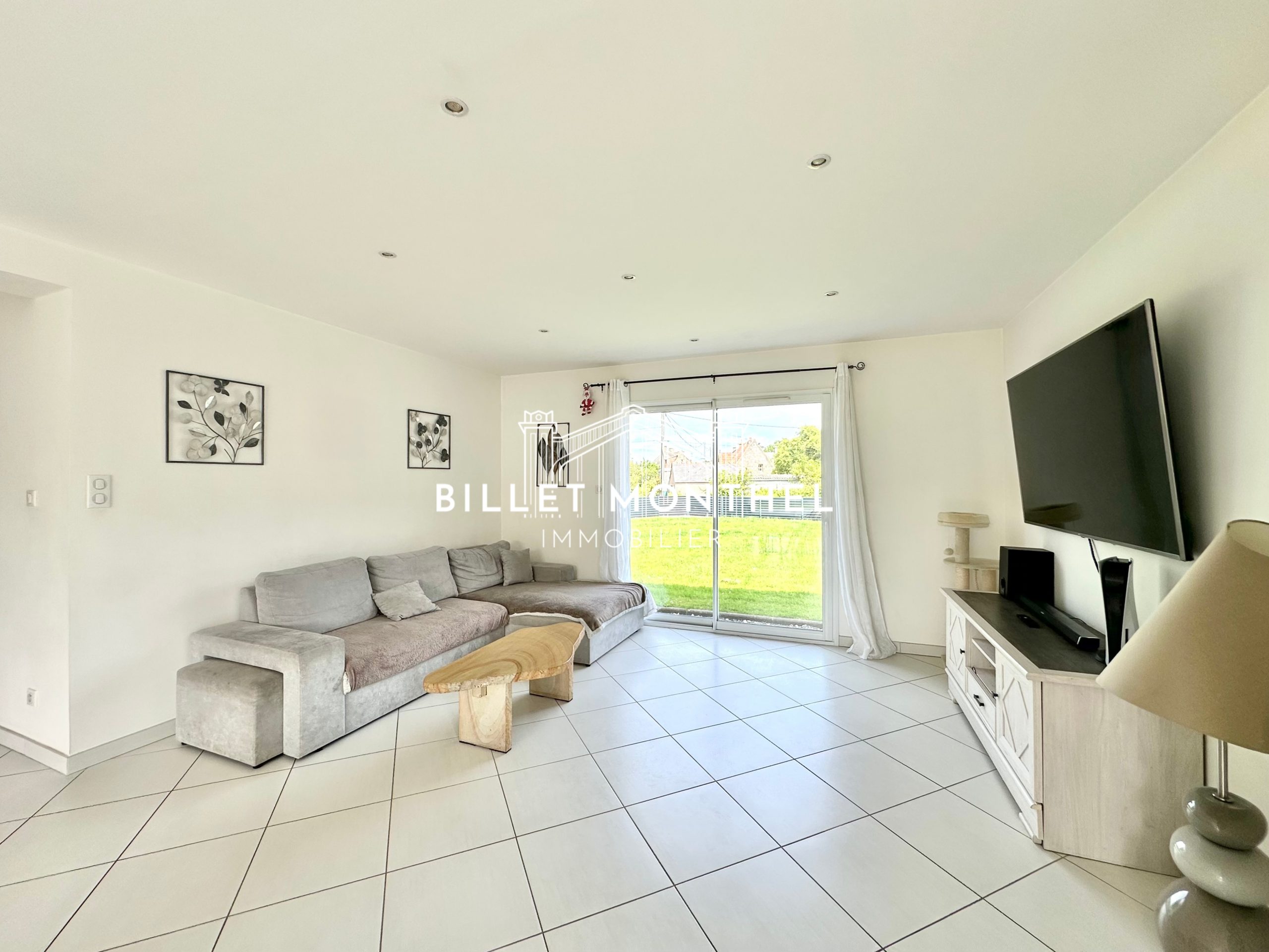 maison-fermanville-piece-de-vie-luimneuse