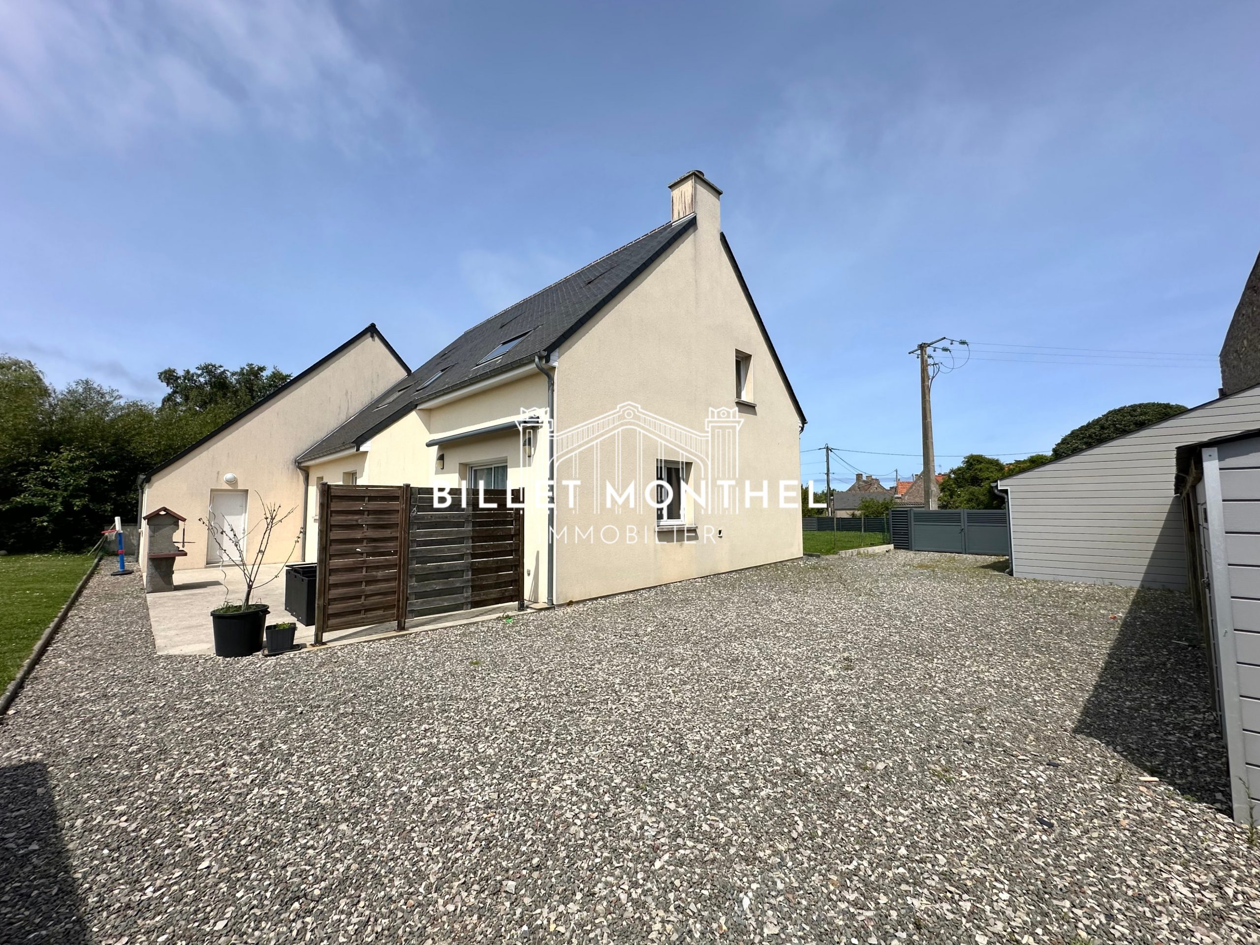 vue-ensemble-extérieur-maison-fermanville