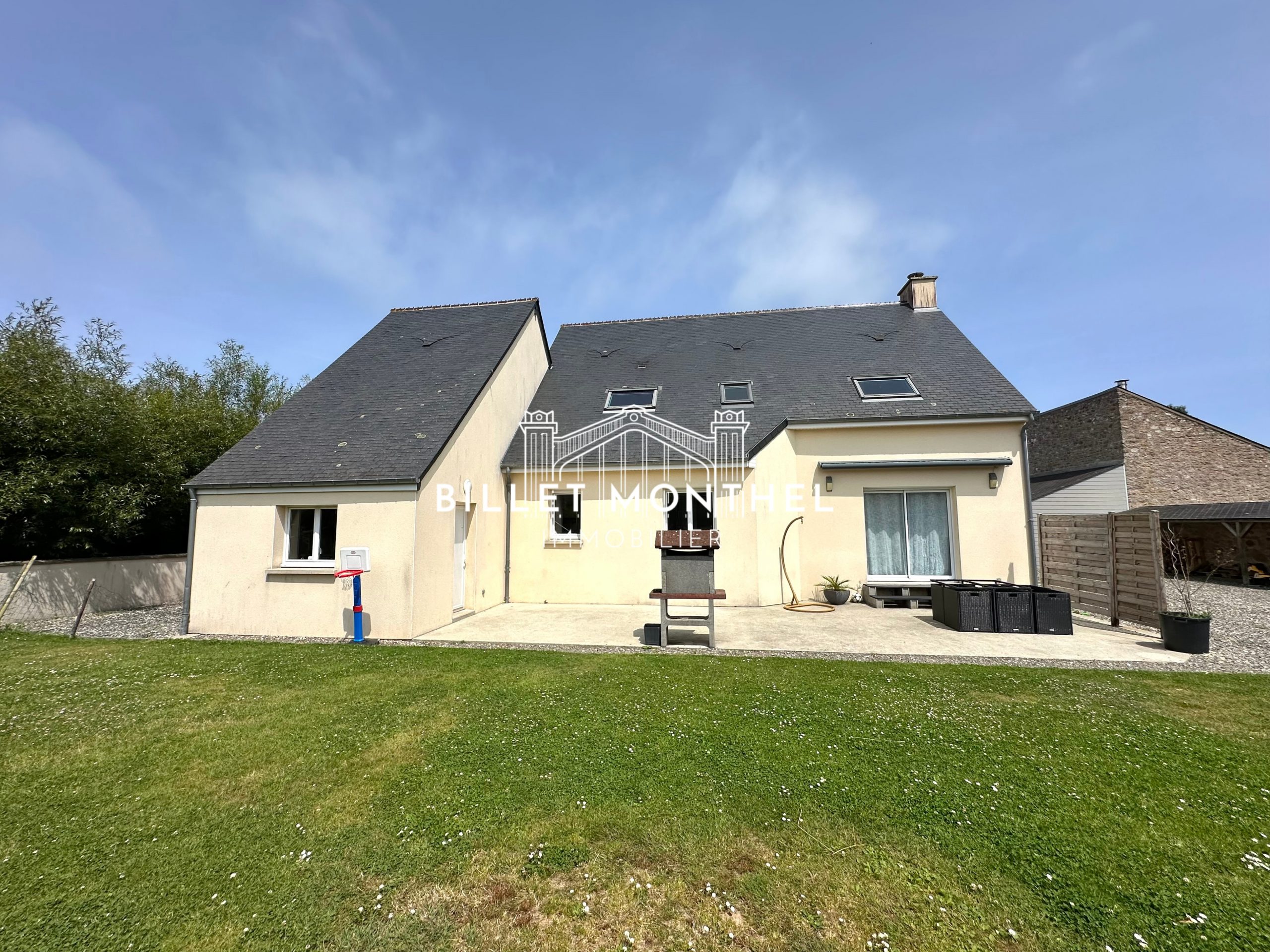 vue-extérieur-autre-façade-côté-jardin-maison-fermanville