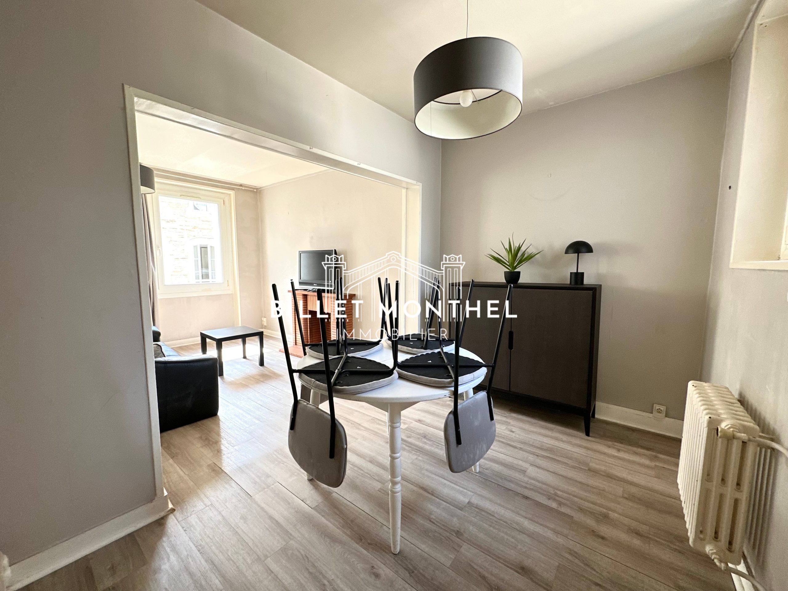 immeuble-rapport-trois-appartements-cherbourg-salon-appartement-duplex-salle-à-manger-traversant