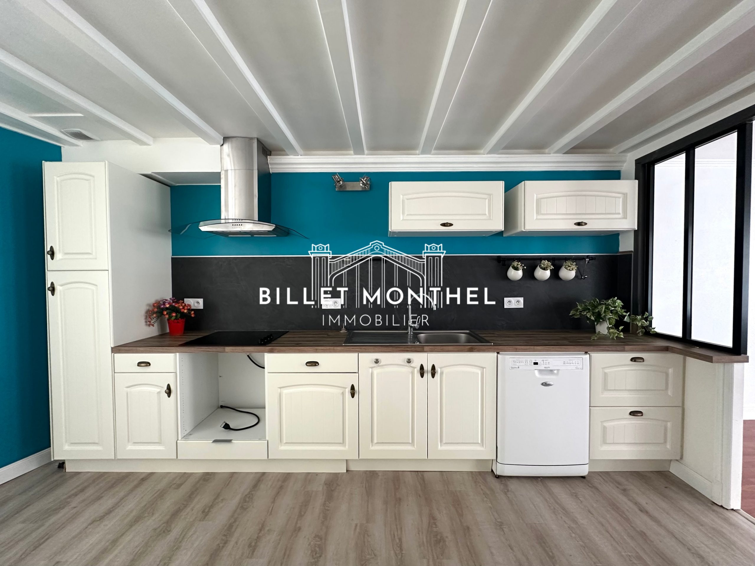 cuisine-amménagée-équipée-appartement-centre-ville-cherbourg-immobilier-à-vendre