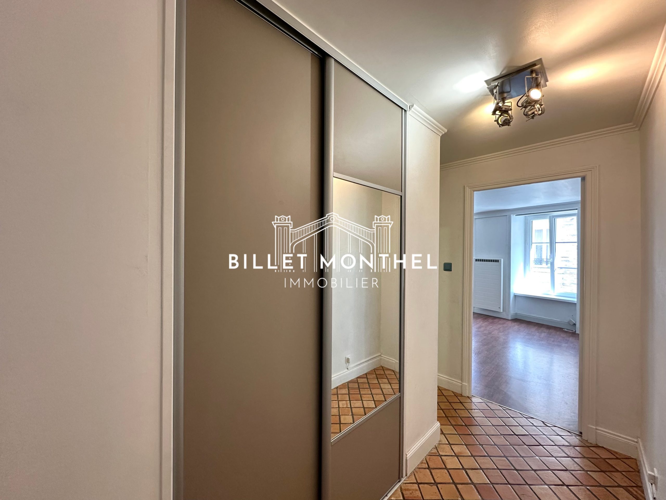 entrée-appartement-centre-ville-cherbourg-immobilier-à-vendre