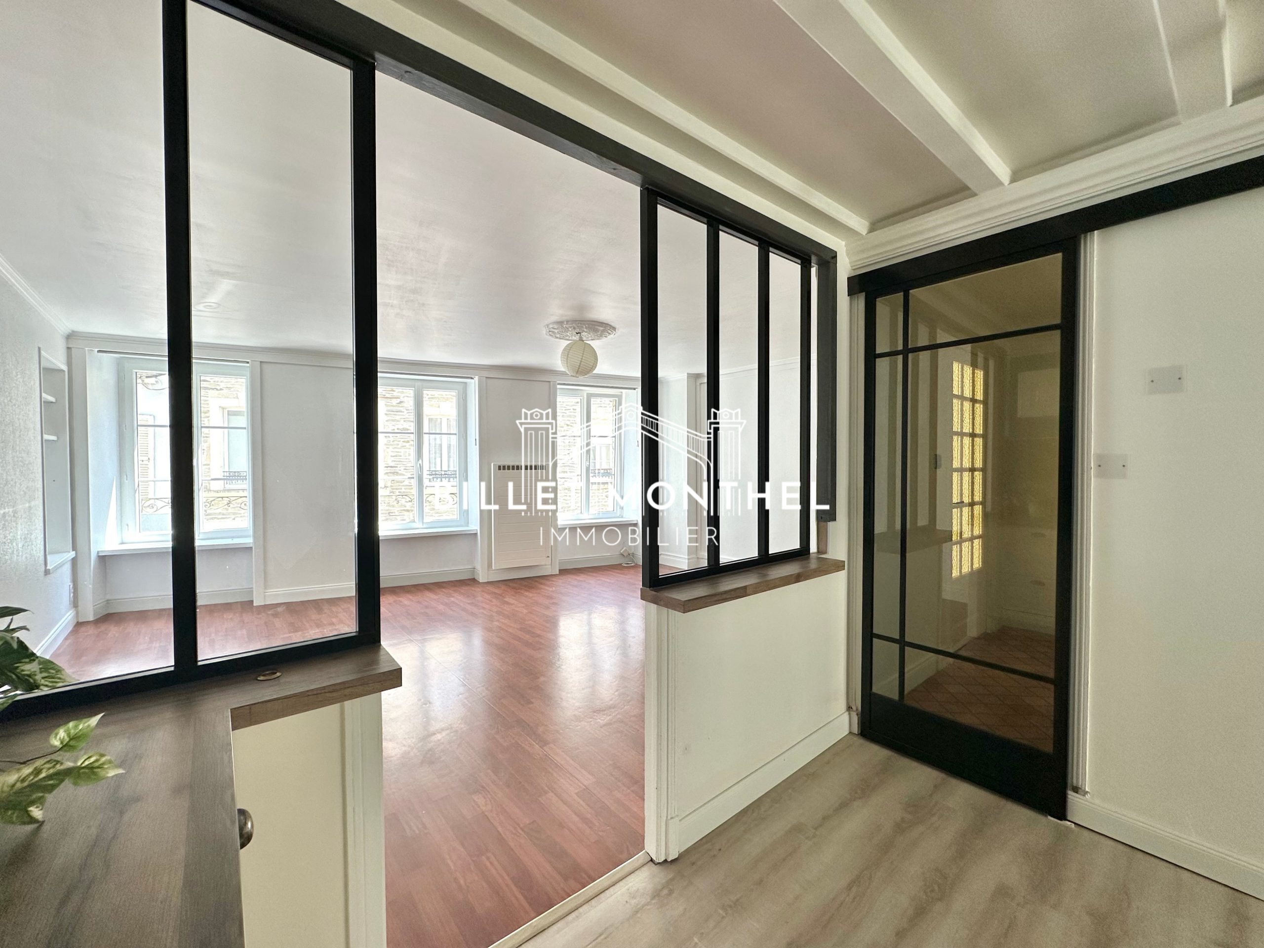 verrière-vue-salon-appartement-centre-ville-cherbourg-immobilier-à-vendre