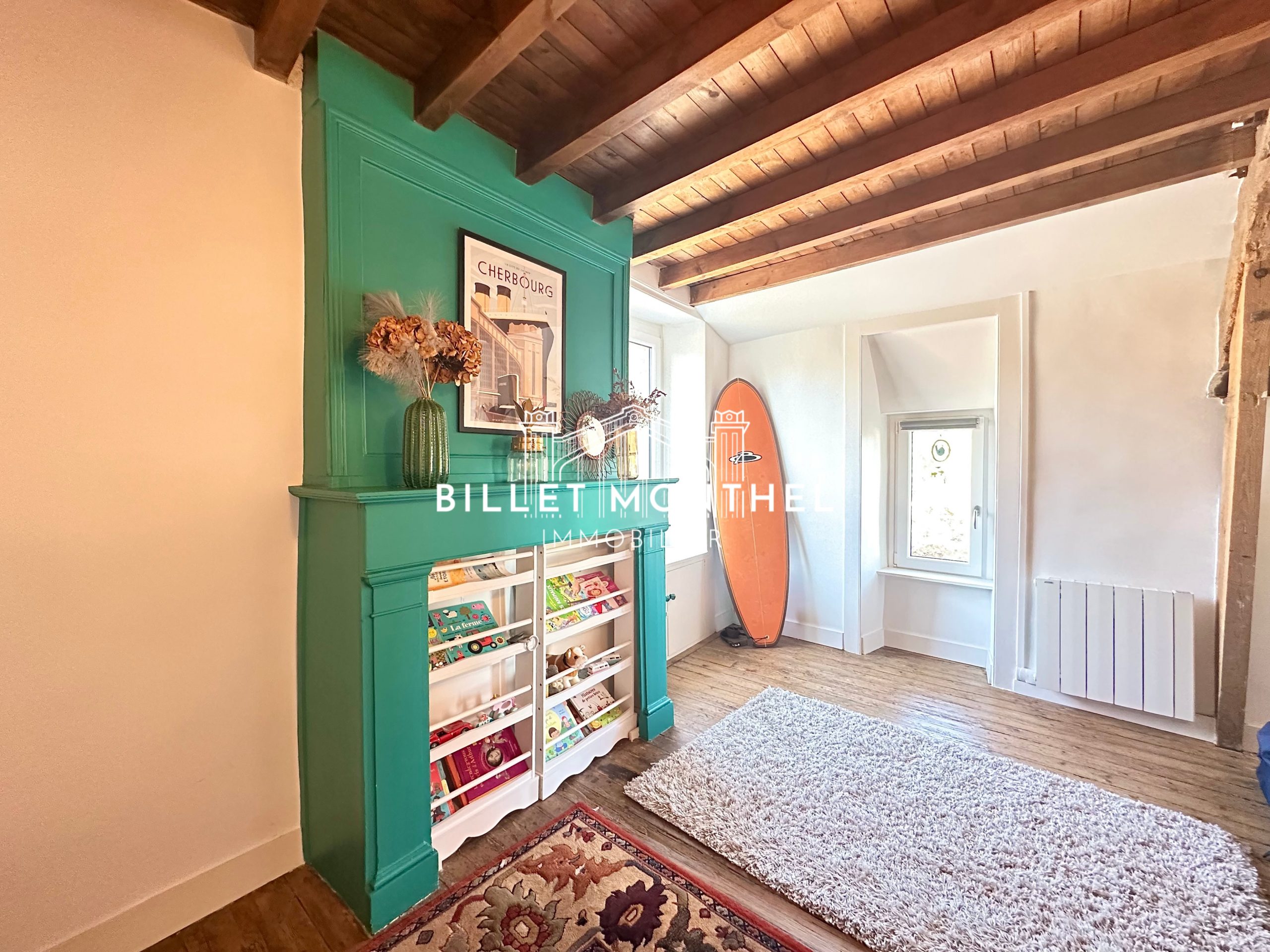 maison-longere-tourlaville-cherbourg-en-cotentin-chambre-cheminee-décorative