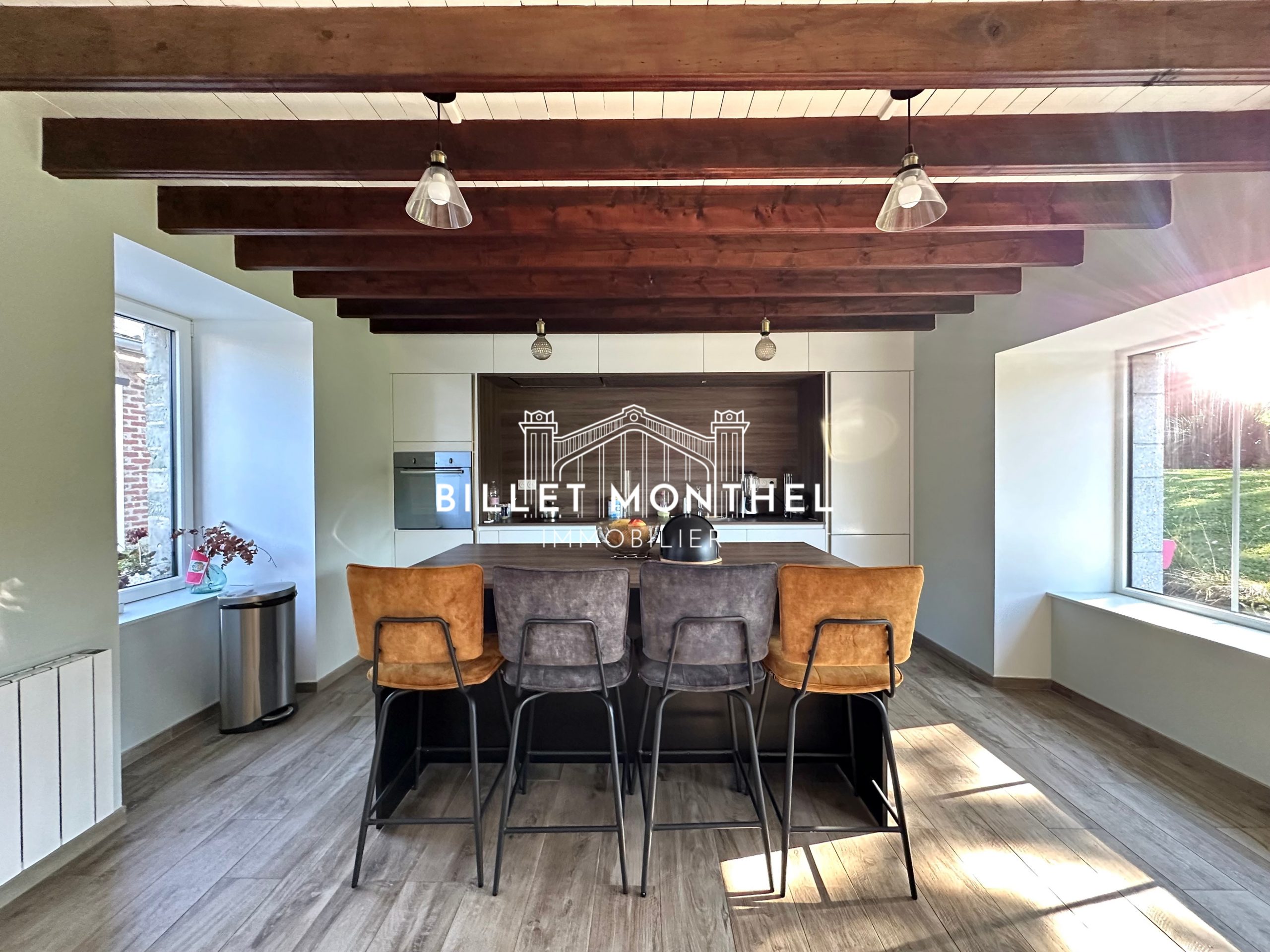 maison-longere-tourlaville-cherbourg-en-cotentin-cuisine-amenagee-equipee-bois