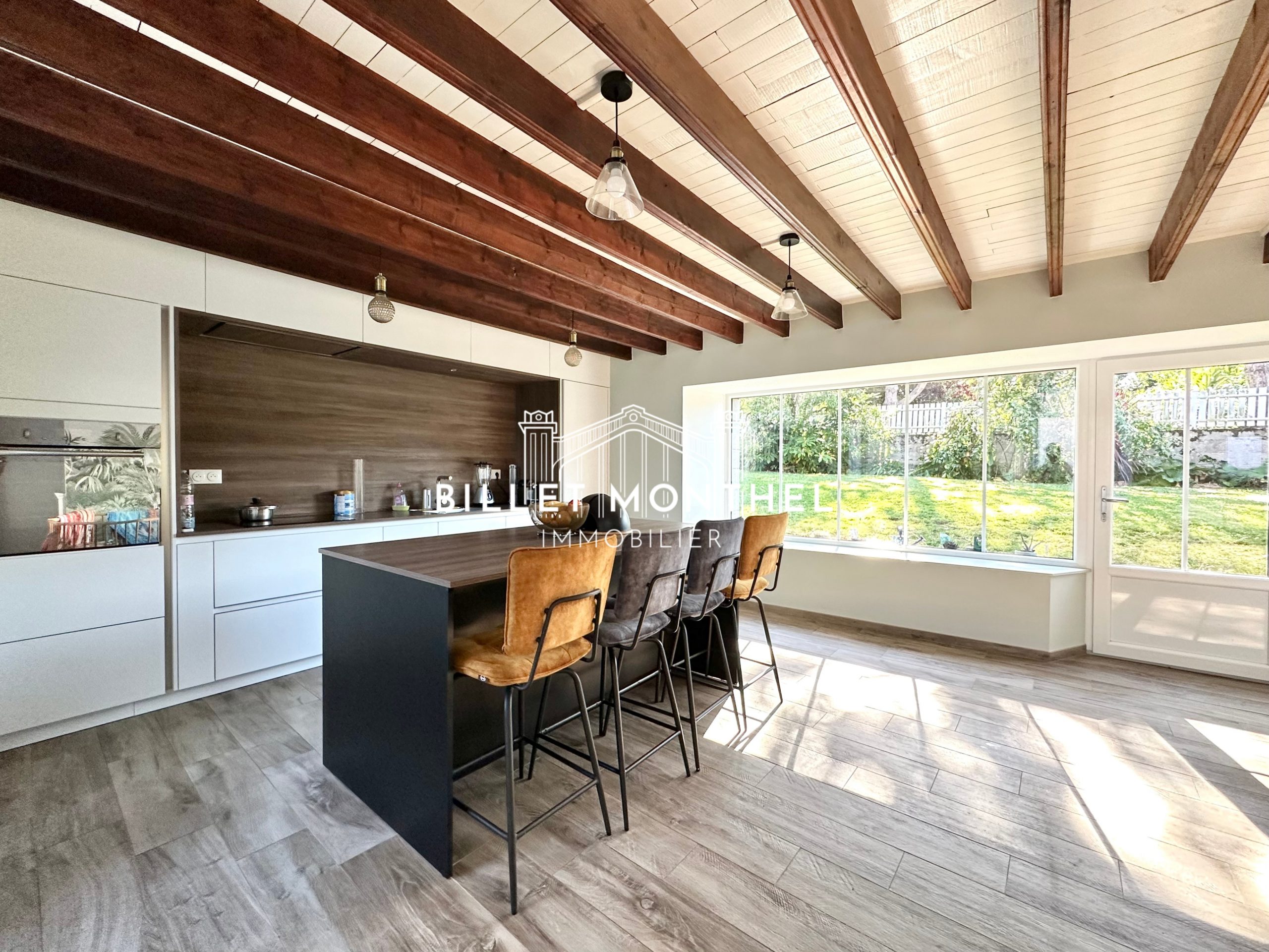 maison-longere-tourlaville-cherbourg-en-cotentin-cuisine-amenagee-equipee