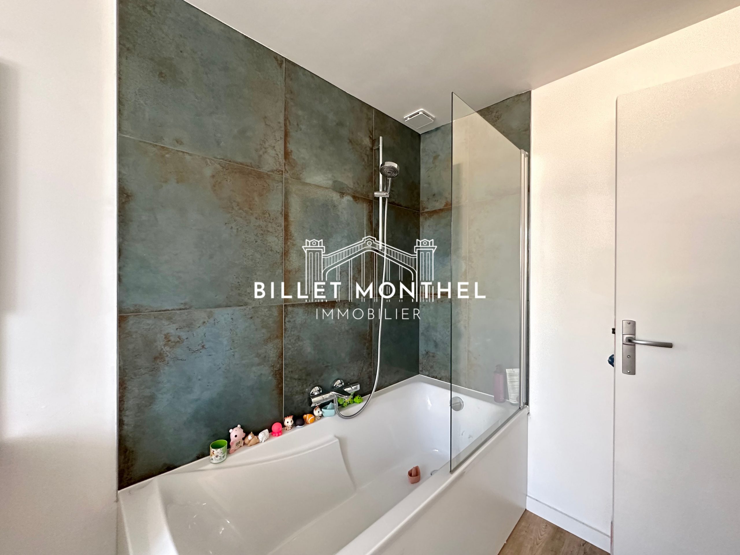 maison-longere-tourlaville-cherbourg-en-cotentin-salle-eau-wc-baignoire