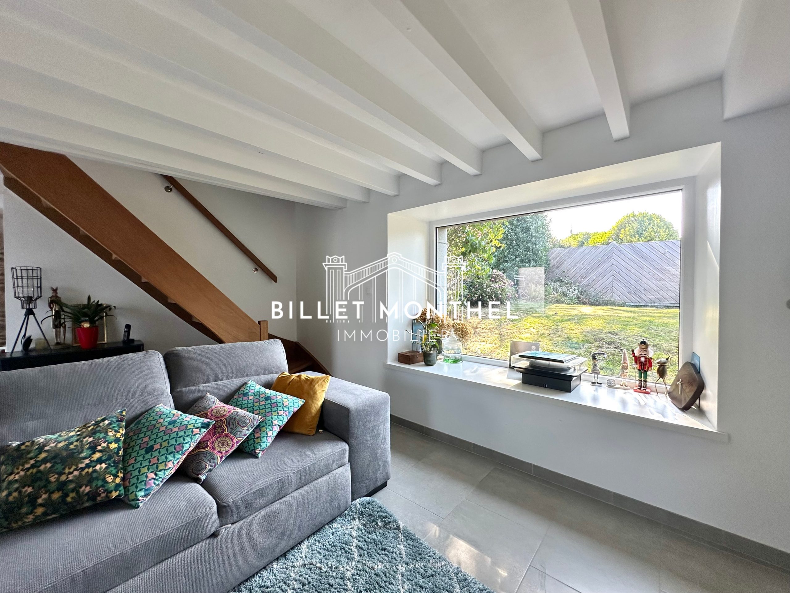 maison-longere-tourlaville-cherbourg-en-cotentin-salon-vue-jardin-fenêtre-chassis-fixe