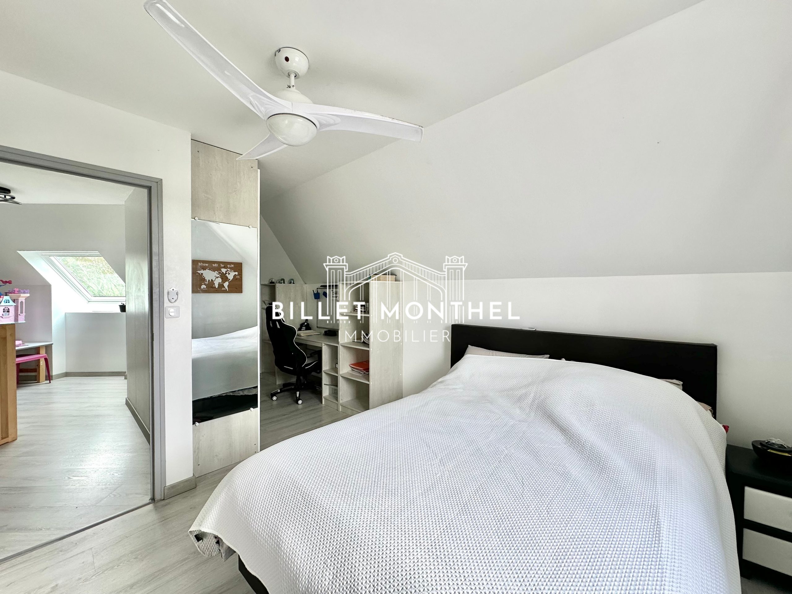 maison-acqueville-chambre-deuxième-espace-bureau