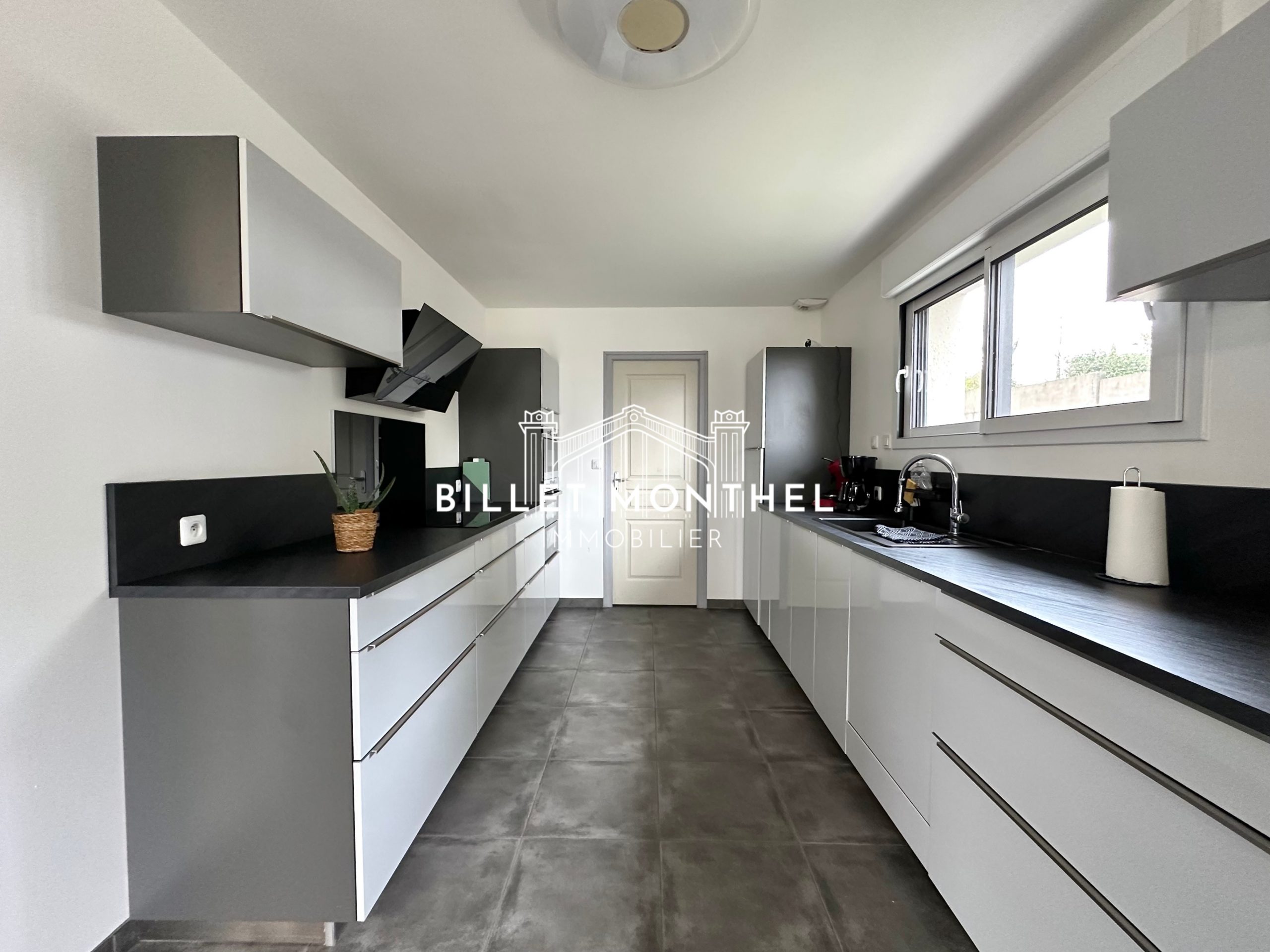 maison-acqueville-cuisine-amenagee-equipee-autre-angle