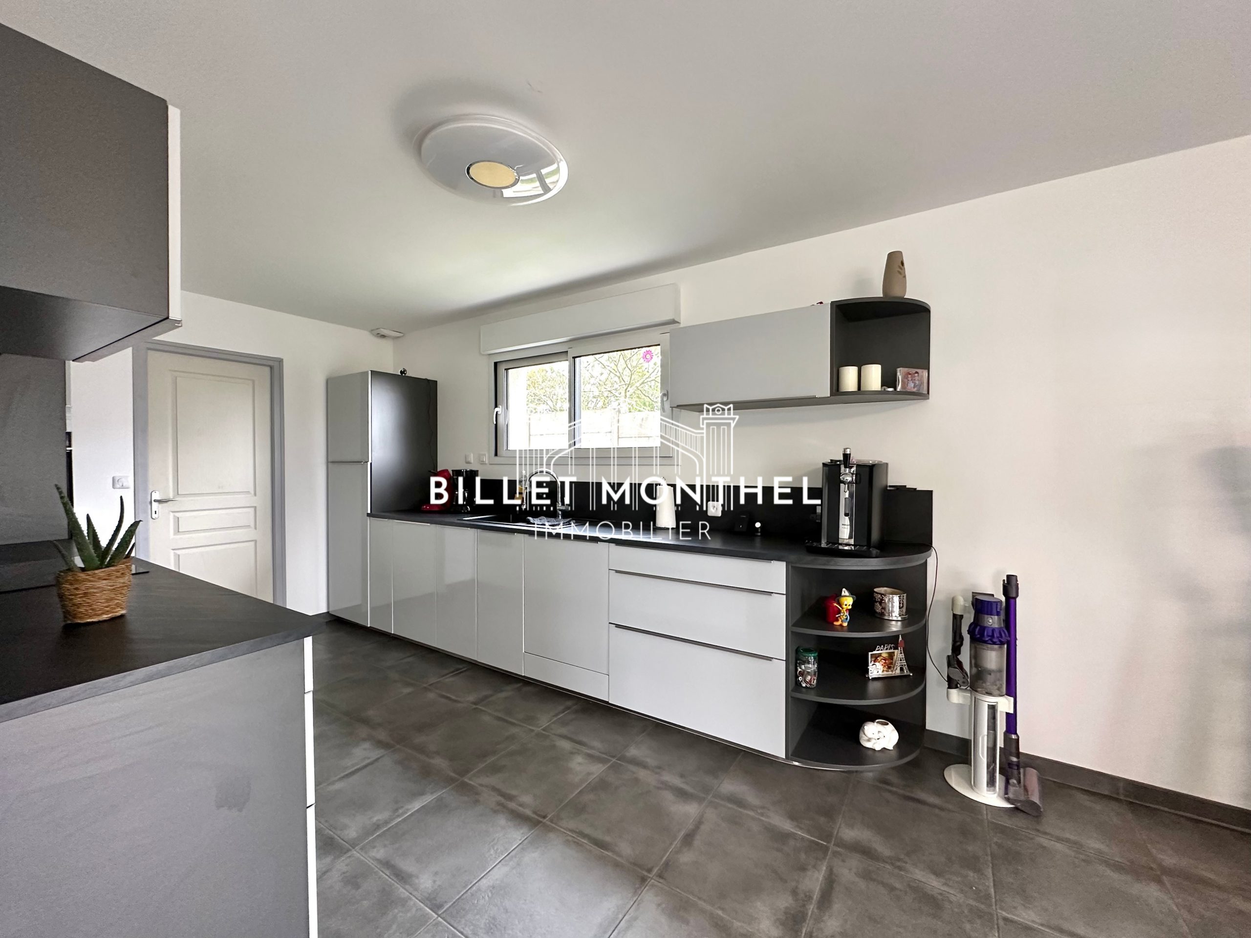 maison-acqueville-cuisine-amenagee-equipee