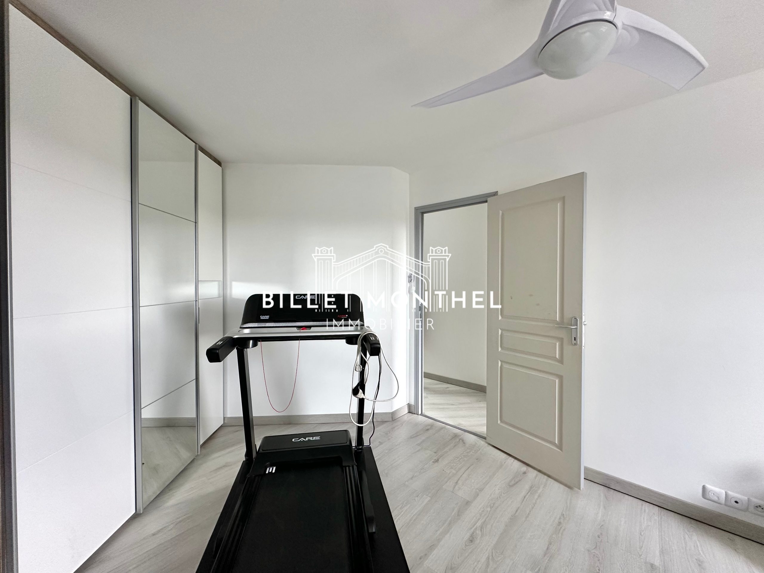 maison-acqueville-dégagement-chambre