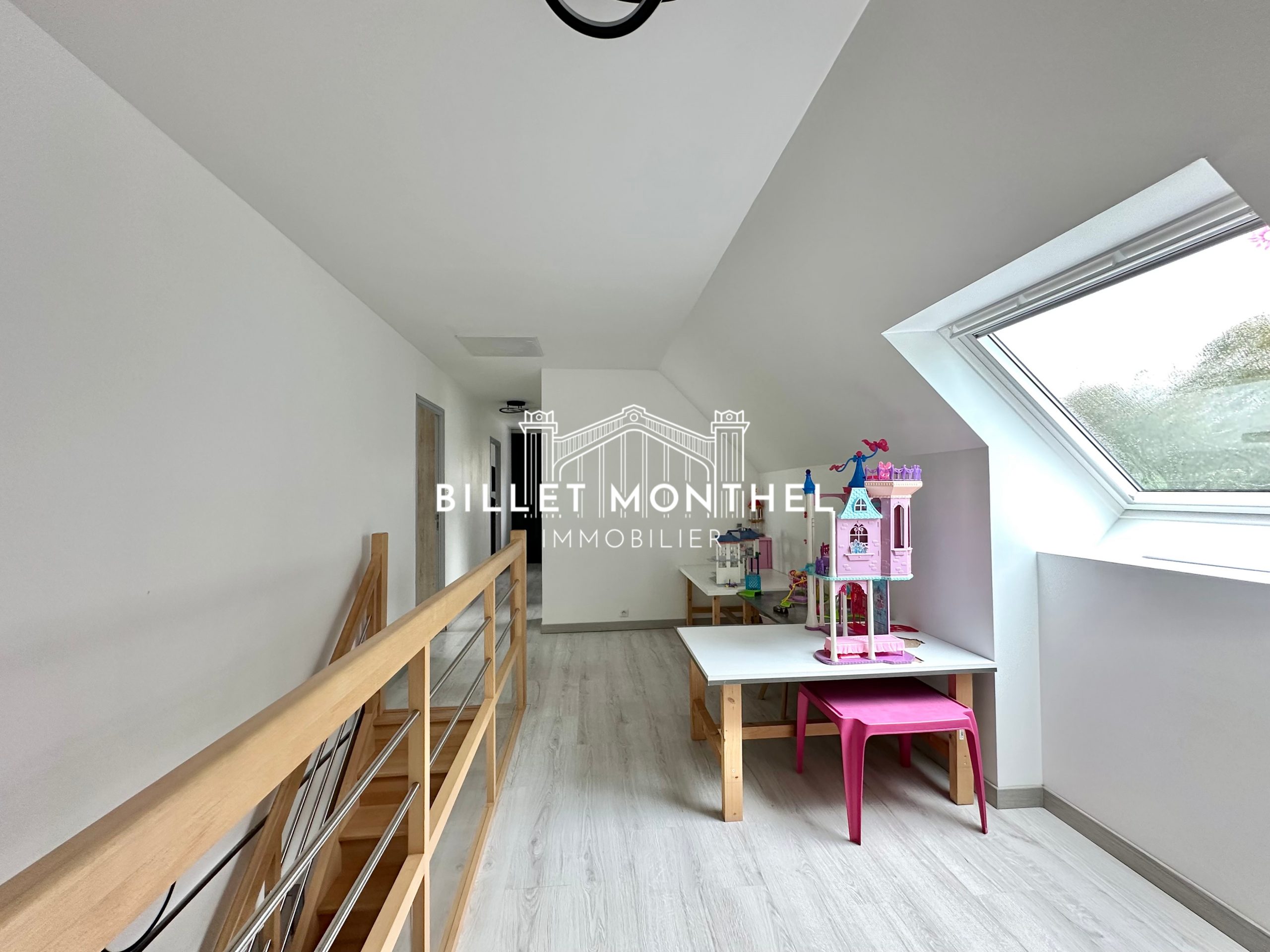 maison-acqueville-grand-palier-premier-étage-dégagement-autre-angle