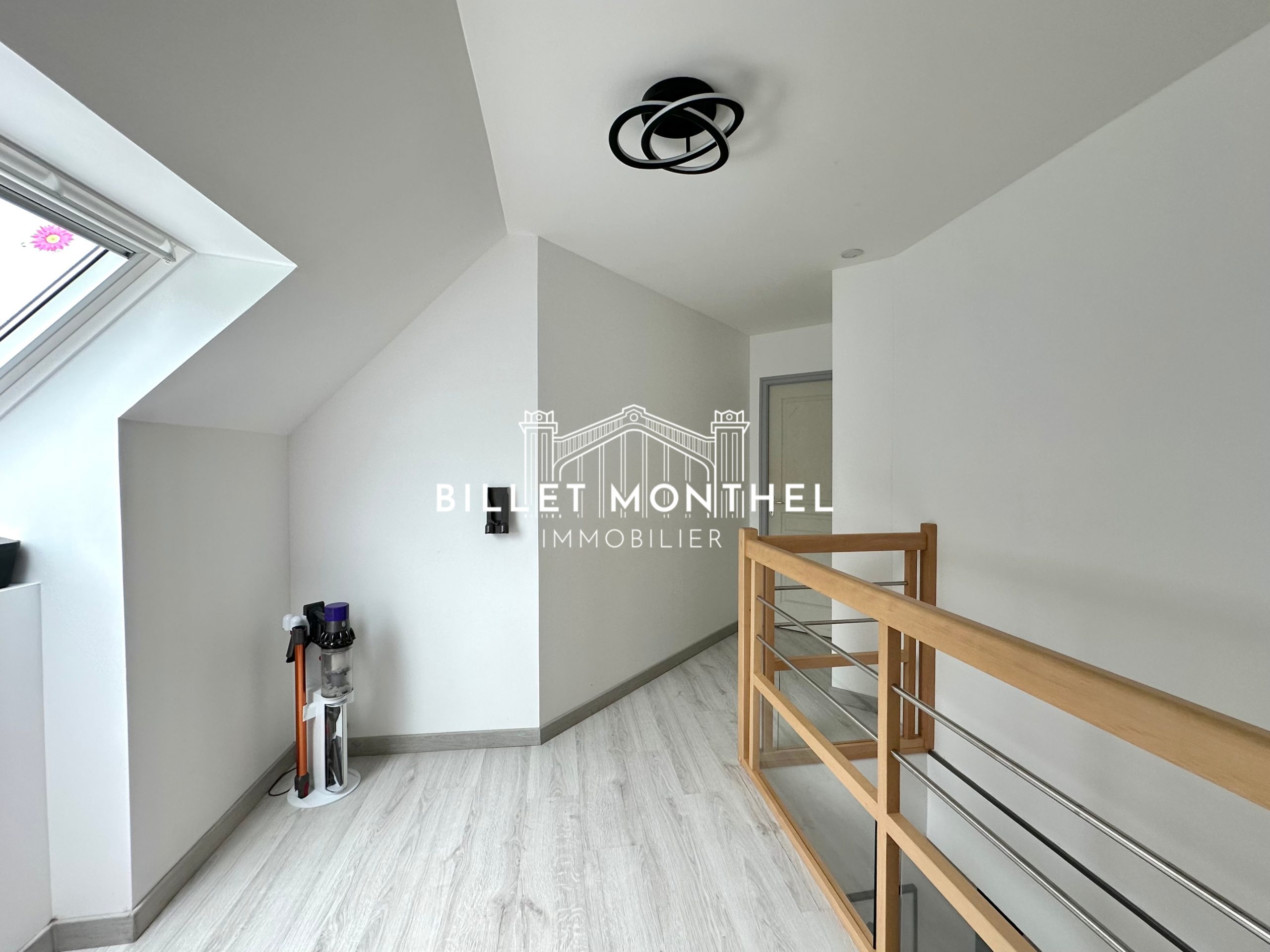 maison-acqueville-grand-palier-premier-étage-dégagement