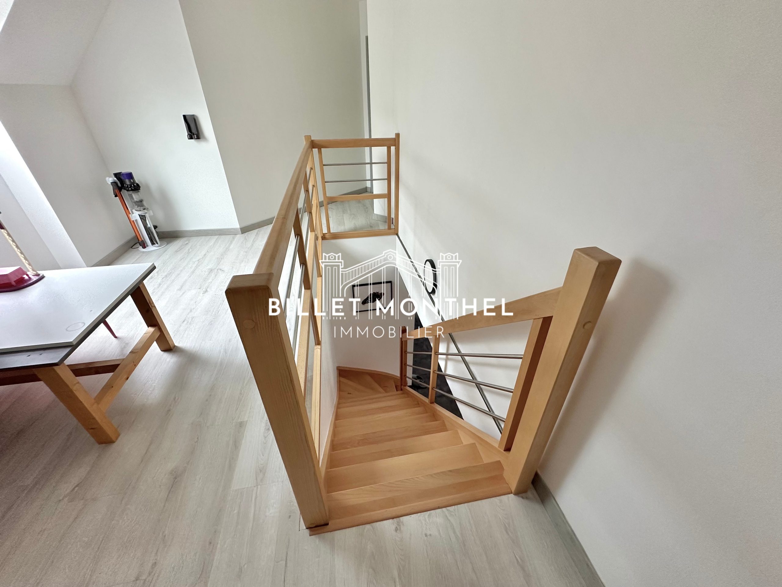 maison-acqueville-grand-palier-premier-étage--escalier