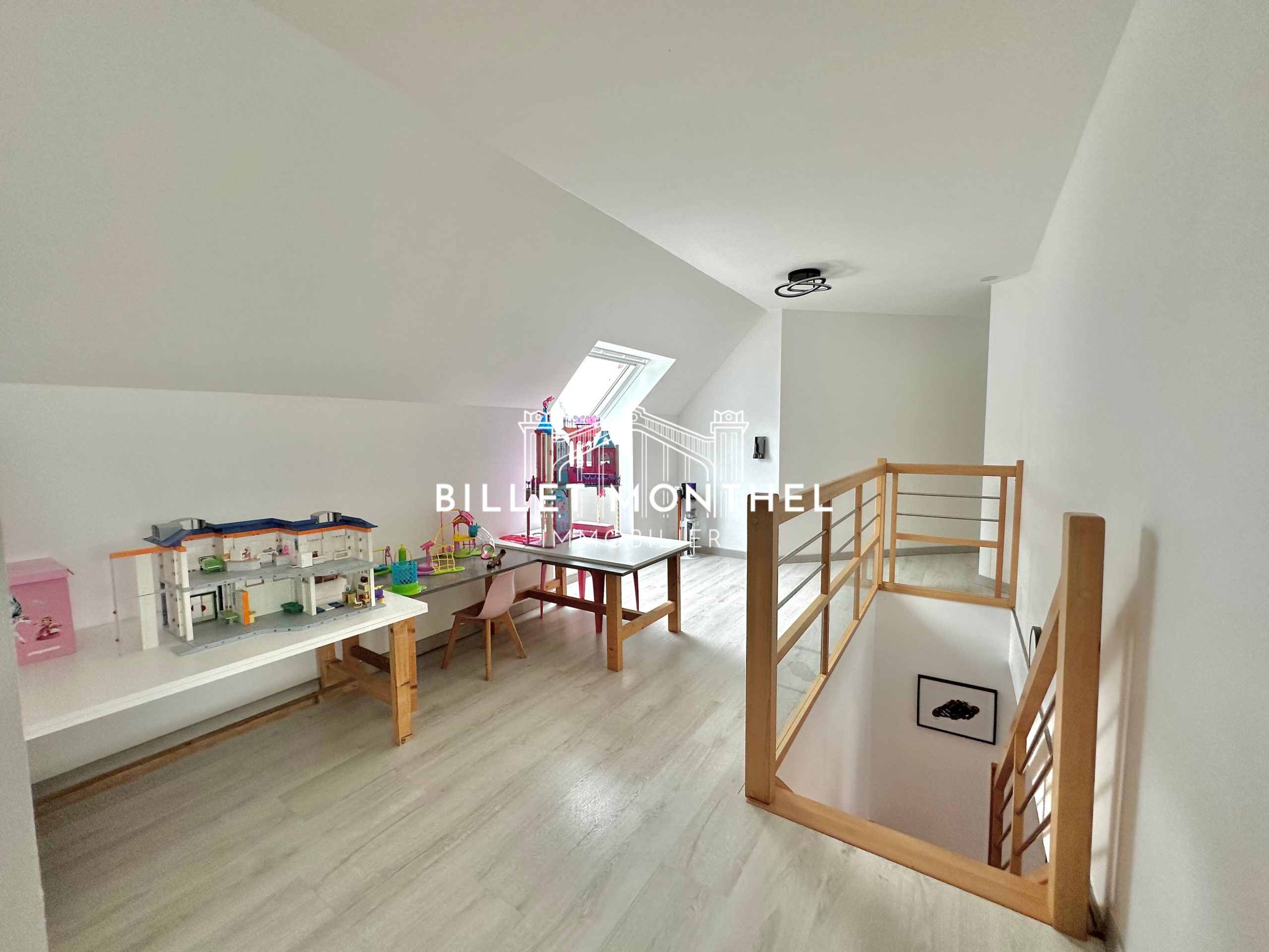 maison-acqueville-grand-palier-premier-étage