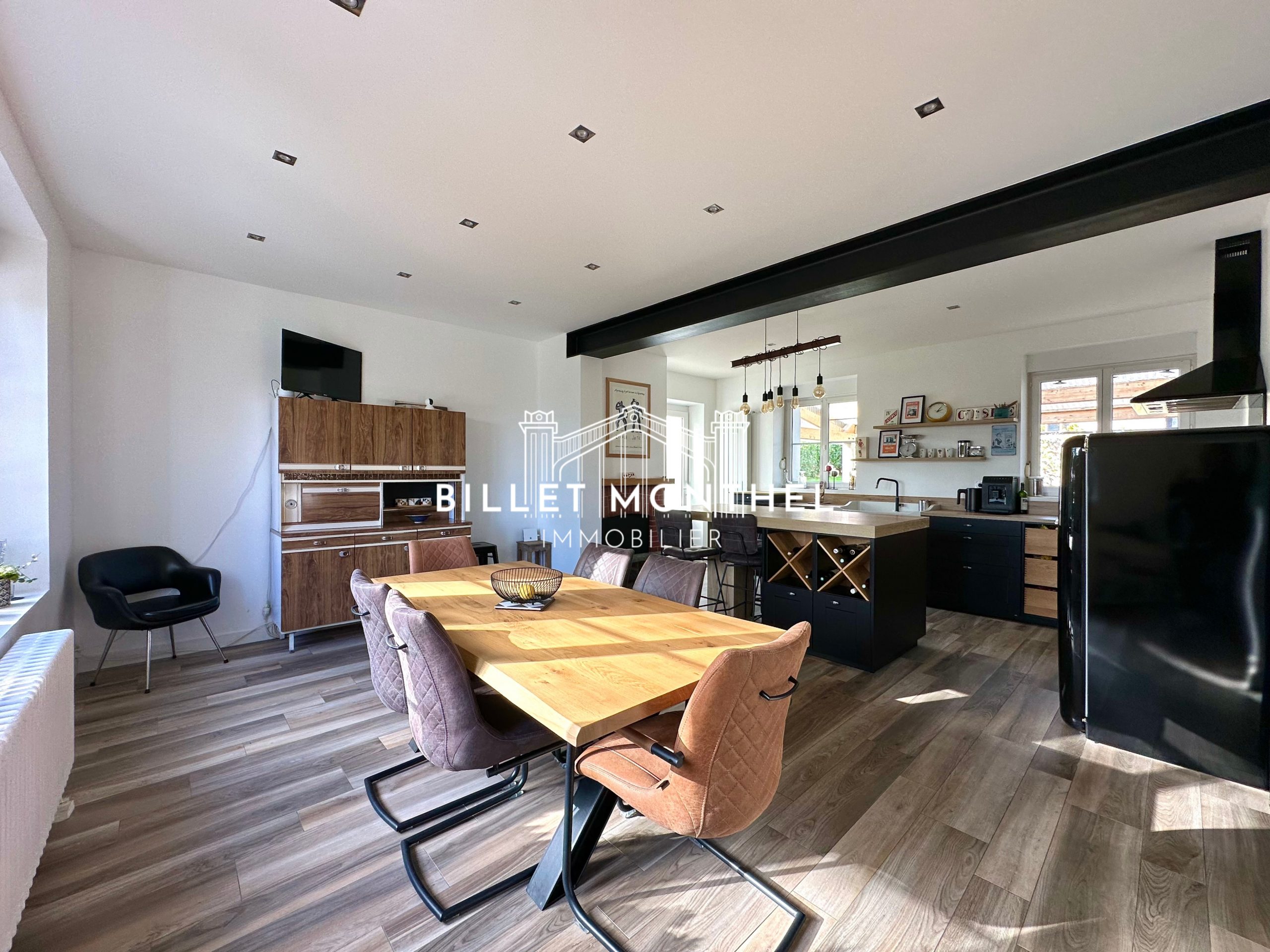 cuisine-amenagee-equipee-maison-elegante-octeville-cherbourg-en-cotentin-autre-angle