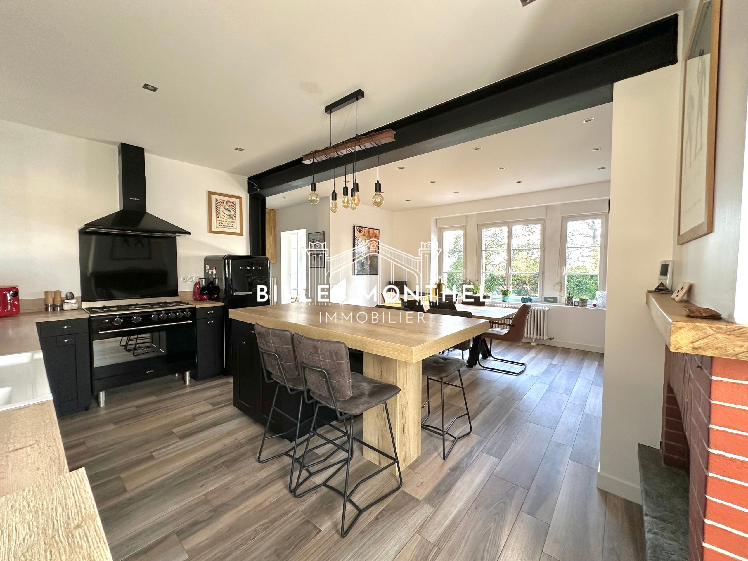 cuisine-amenagee-equipee-maison-elegante-octeville-cherbourg-en-cotentin-vue-cuisine