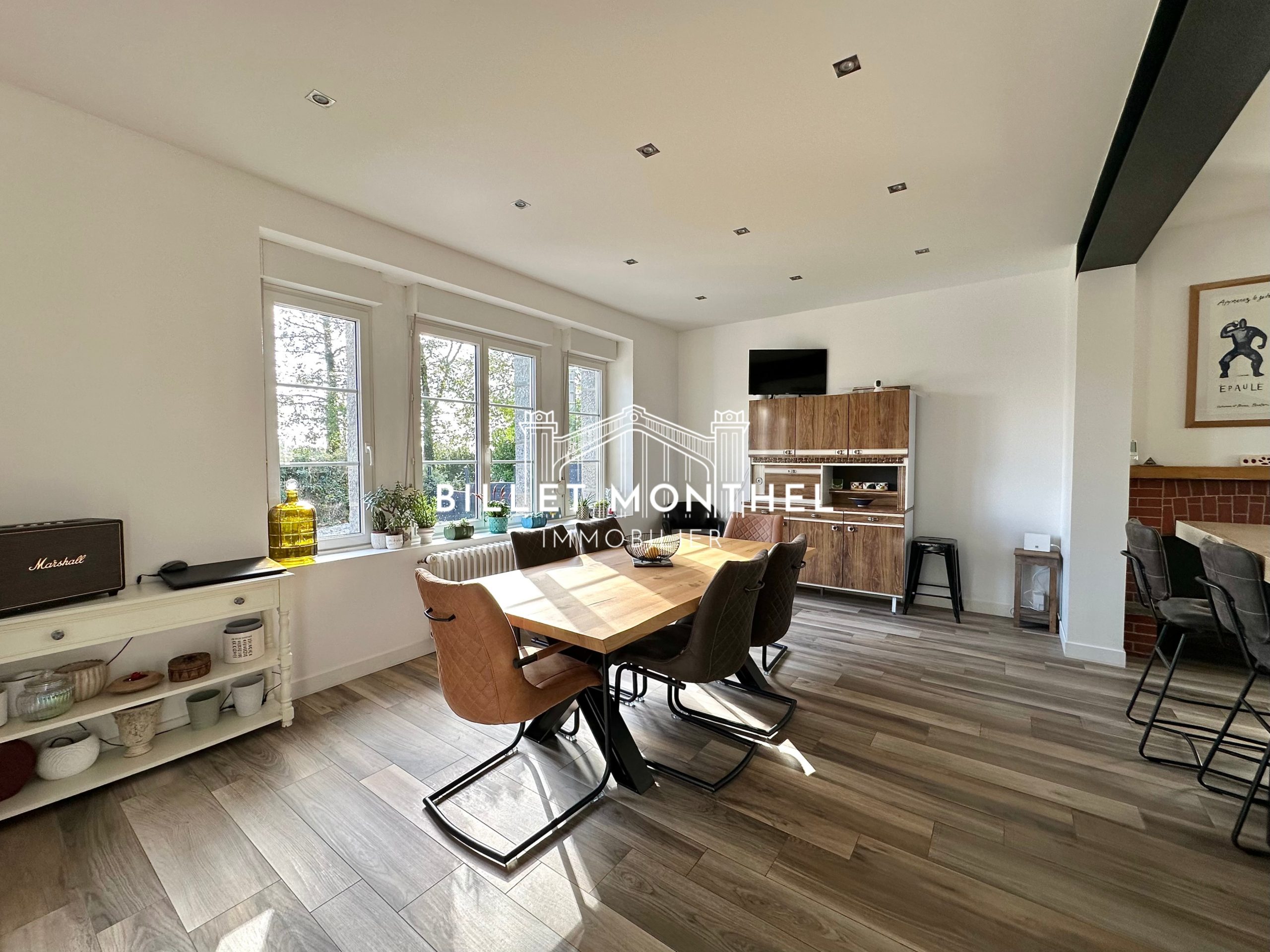 cuisine-amenagee-equipee-maison-elegante-octeville-cherbourg-en-cotentin-vue-ensemble