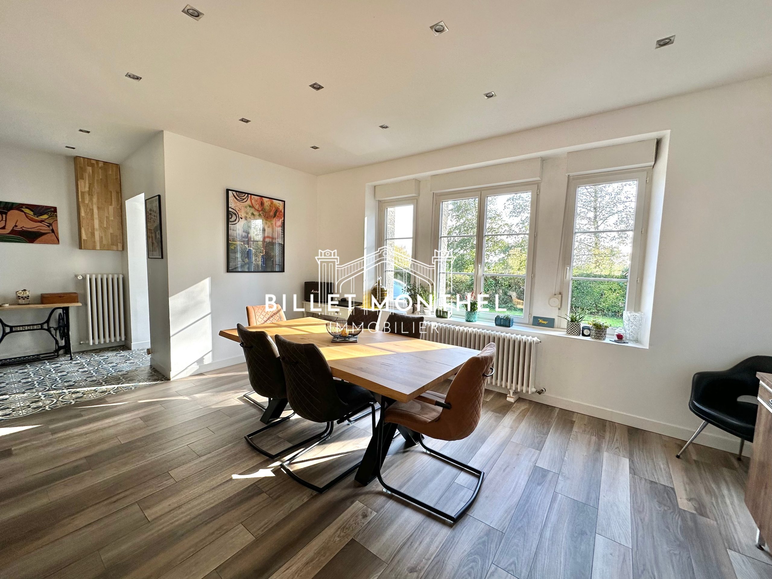 cuisine-amenagee-equipee-maison-elegante-octeville-cherbourg-en-cotentin-vue-espace-salle-à-manger