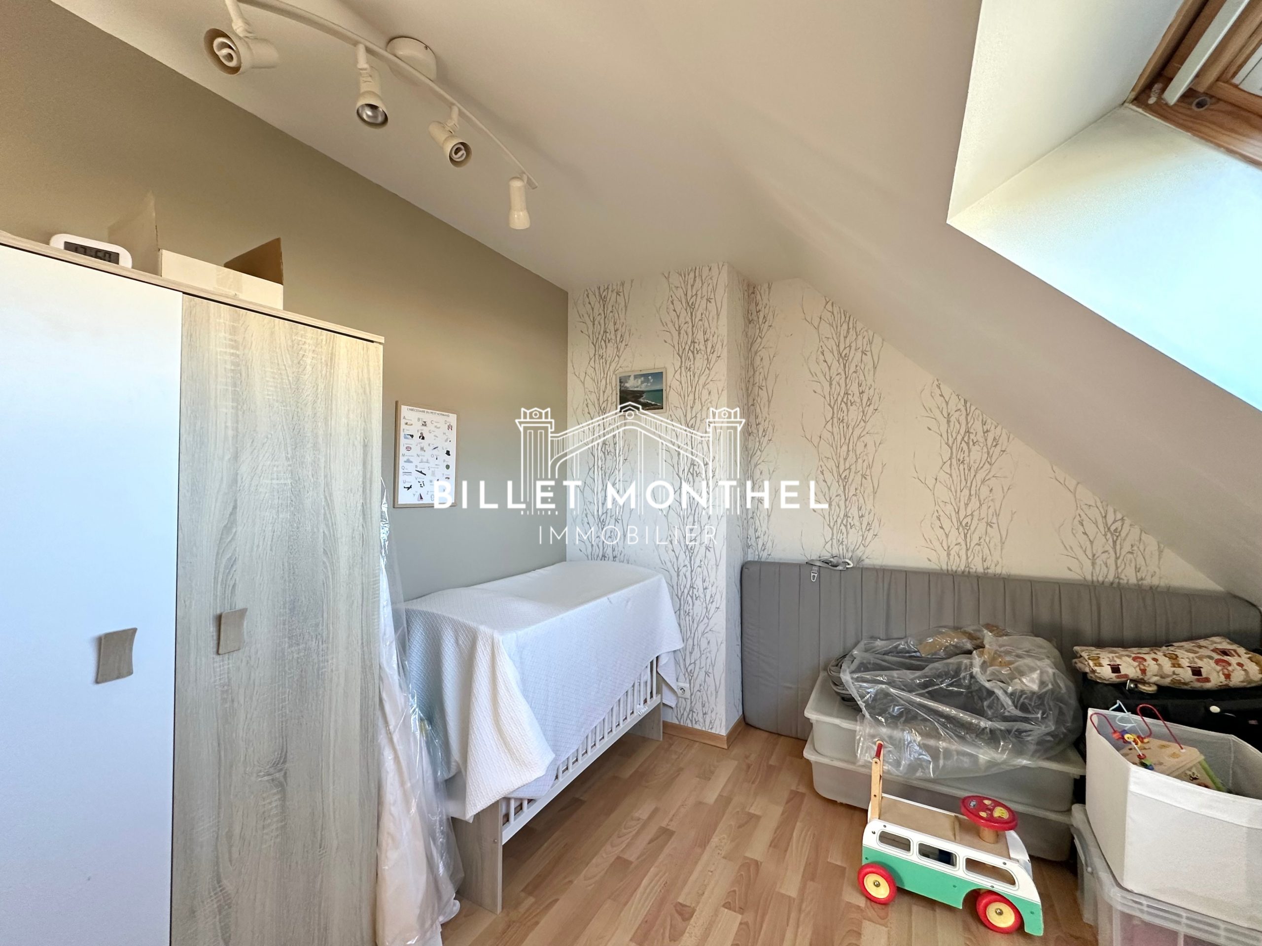 maison-proche-centre-ville-naval-group-chambre-bébé-combles