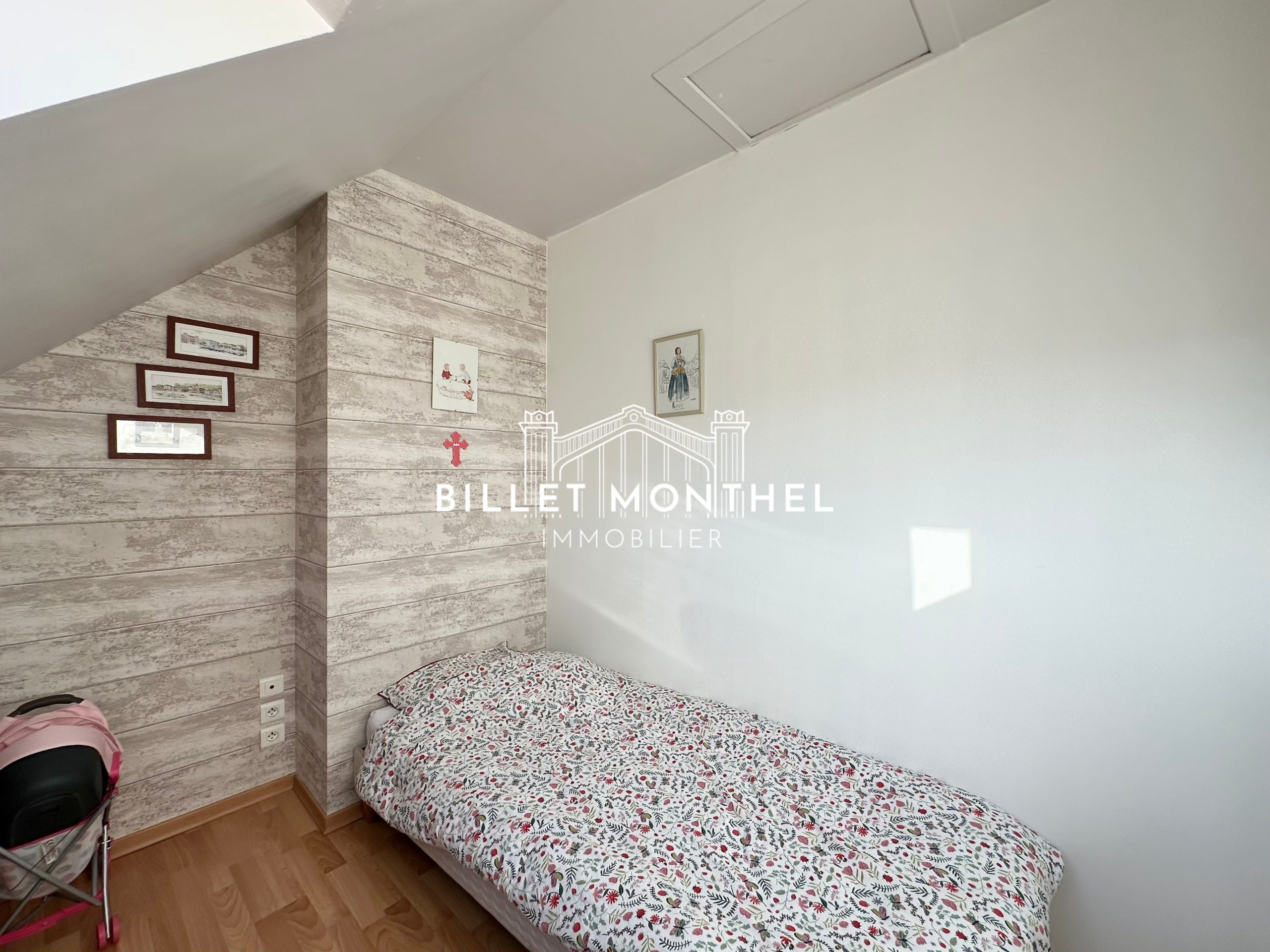 maison-proche-centre-ville-naval-group-chambre-combles-petite