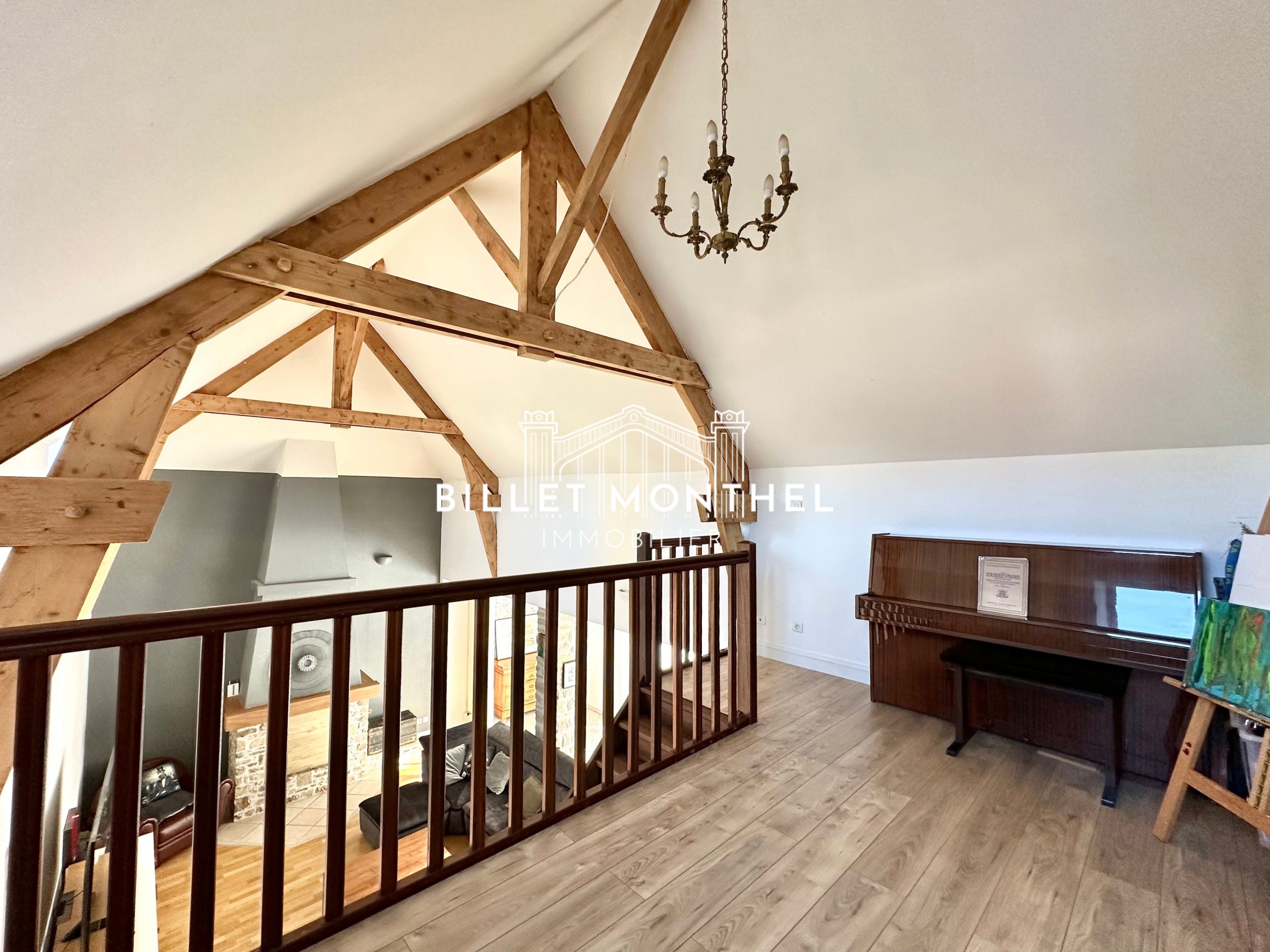 mezzanine-pièce-de-vie-maison-elegante-octeville-cherbourg-en-cotentin