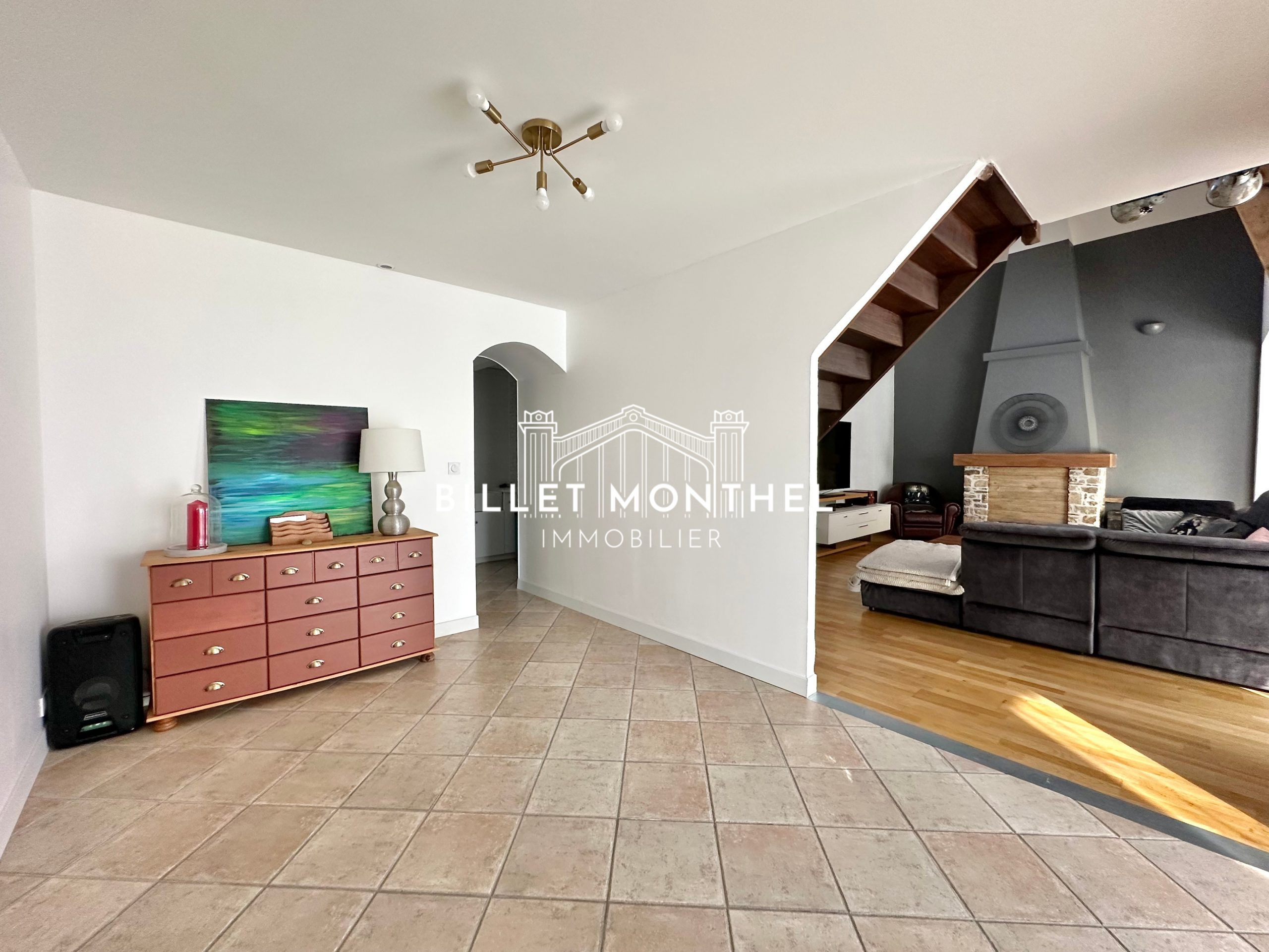 piece-de-vie-lumineuse-maison-elegante-octeville-cherbourg-en-cotentin