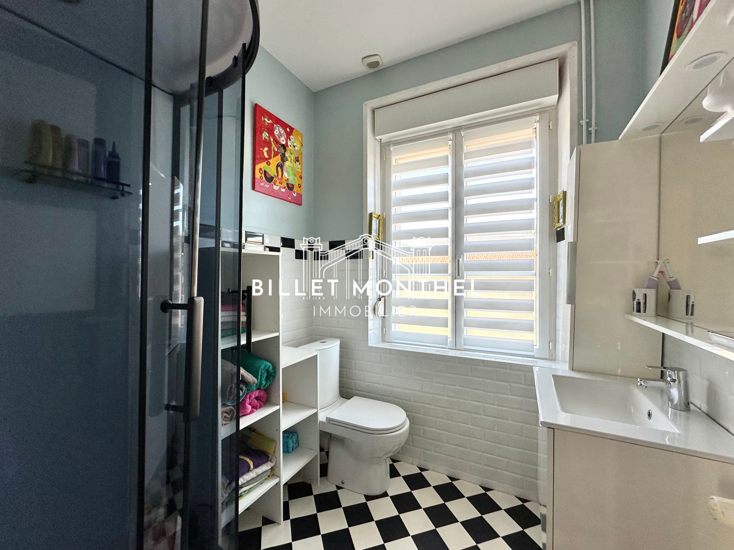 salle-deau-premier-etage-maison-elegante-octeville-cherbourg-en-cotentin